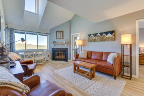 Ski-InandOut Granby Condo with Mtn Views and Balcony!